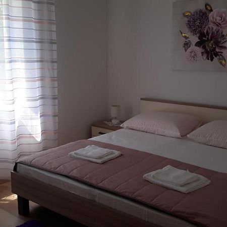 Mini Apartment Petra - Rooms Purple & Green With Kitchen And Garden ดูบรอฟนิก ภายนอก รูปภาพ
