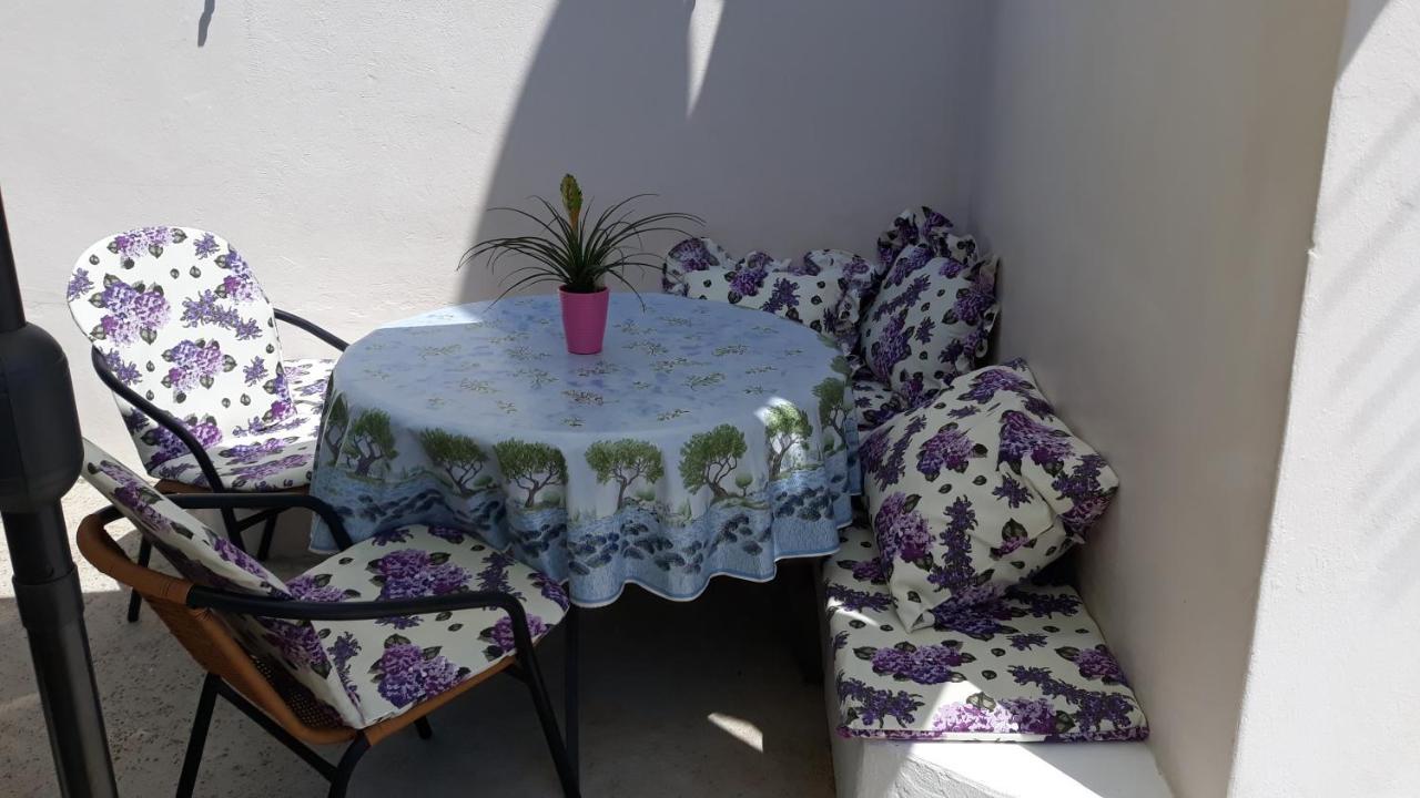 Mini Apartment Petra - Rooms Purple & Green With Kitchen And Garden ดูบรอฟนิก ภายนอก รูปภาพ