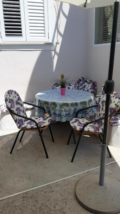 Mini Apartment Petra - Rooms Purple & Green With Kitchen And Garden ดูบรอฟนิก ภายนอก รูปภาพ