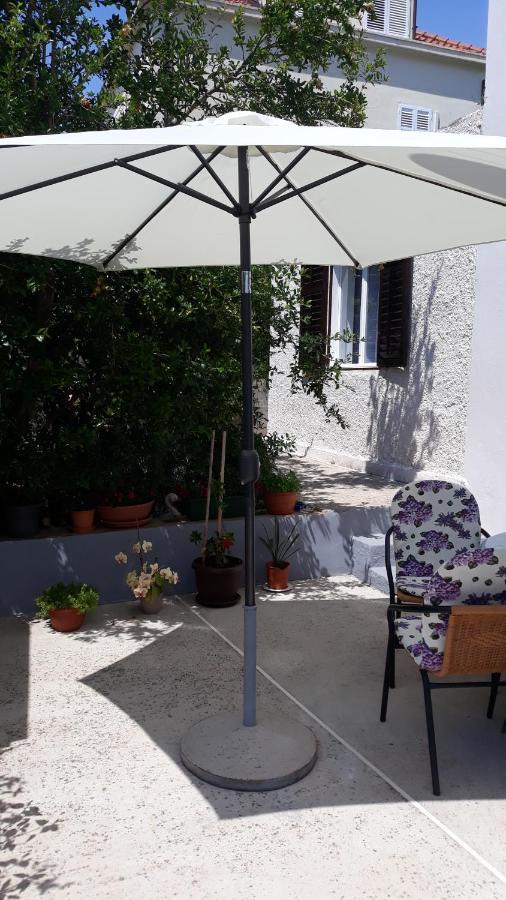 Mini Apartment Petra - Rooms Purple & Green With Kitchen And Garden ดูบรอฟนิก ภายนอก รูปภาพ