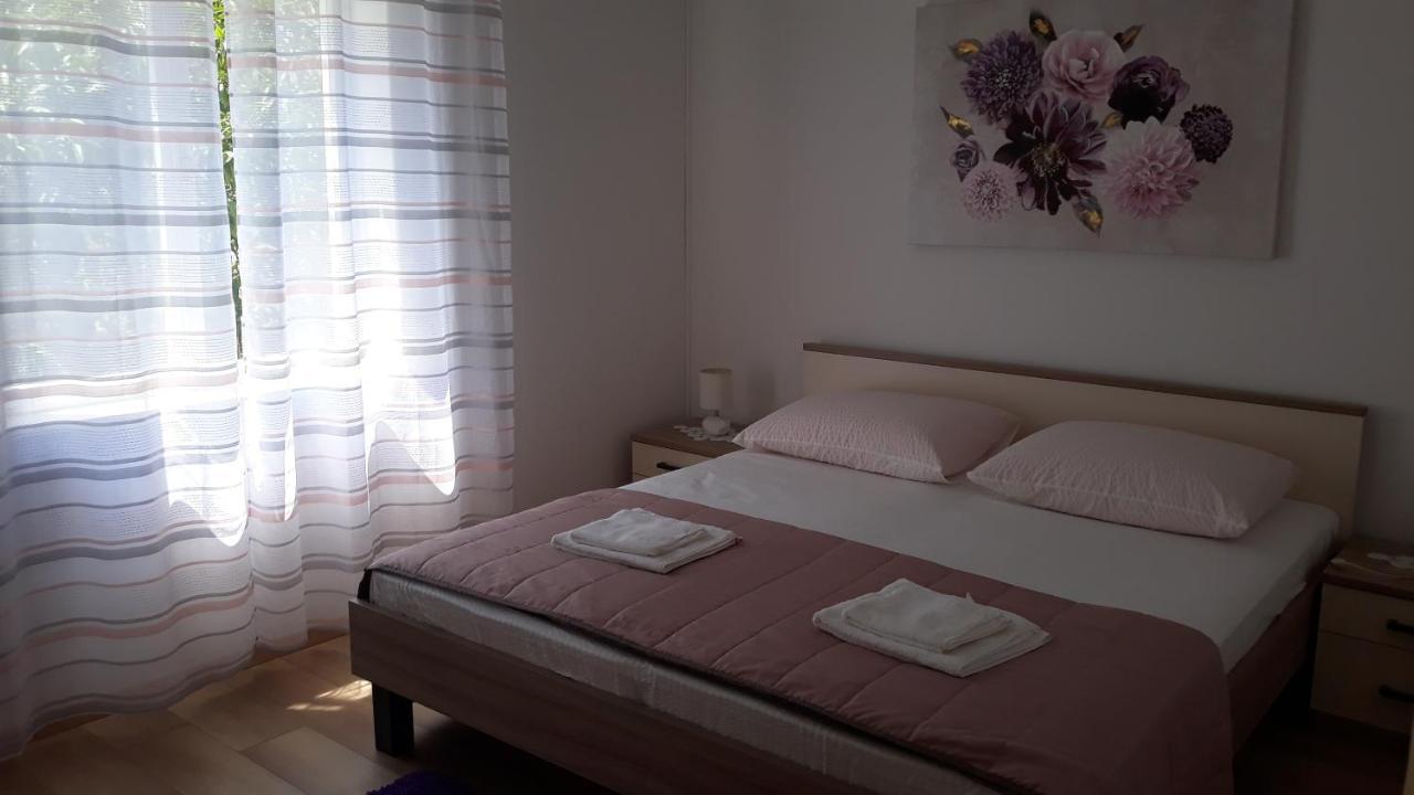 Mini Apartment Petra - Rooms Purple & Green With Kitchen And Garden ดูบรอฟนิก ภายนอก รูปภาพ