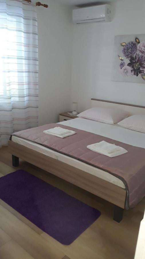 Mini Apartment Petra - Rooms Purple & Green With Kitchen And Garden ดูบรอฟนิก ภายนอก รูปภาพ
