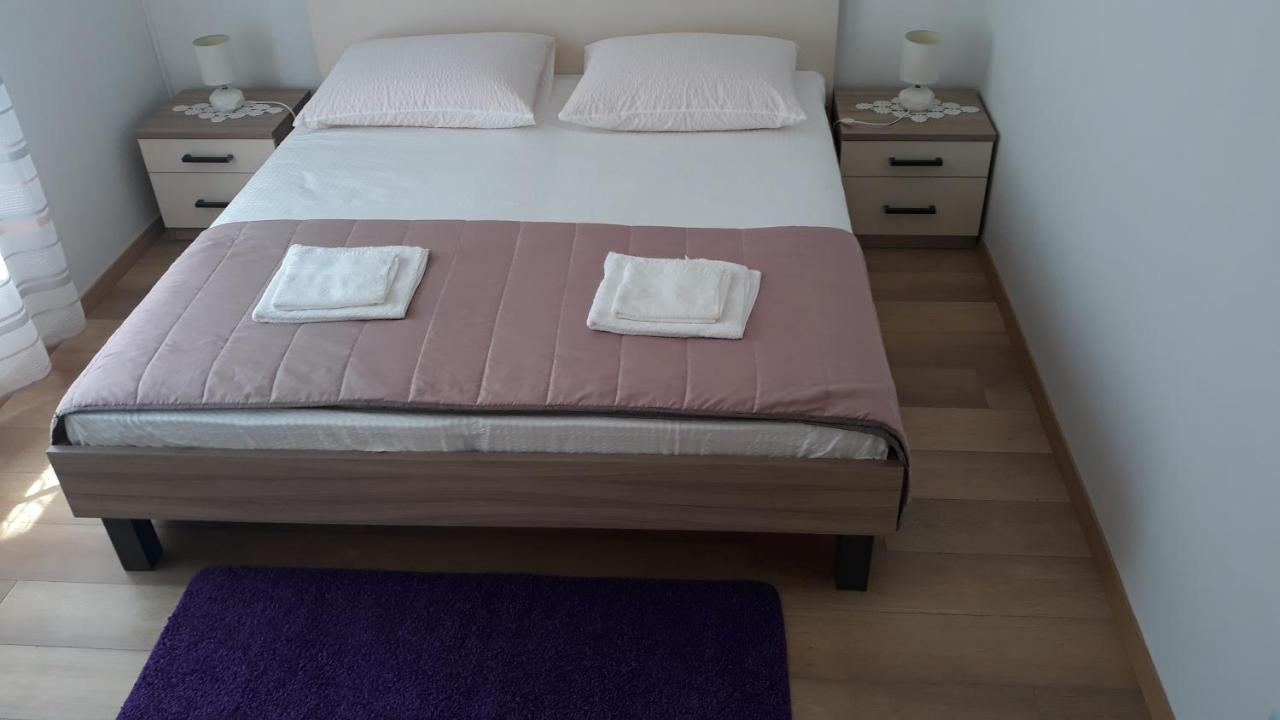 Mini Apartment Petra - Rooms Purple & Green With Kitchen And Garden ดูบรอฟนิก ภายนอก รูปภาพ