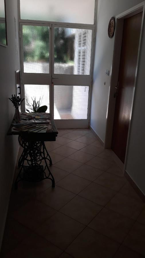 Mini Apartment Petra - Rooms Purple & Green With Kitchen And Garden ดูบรอฟนิก ภายนอก รูปภาพ