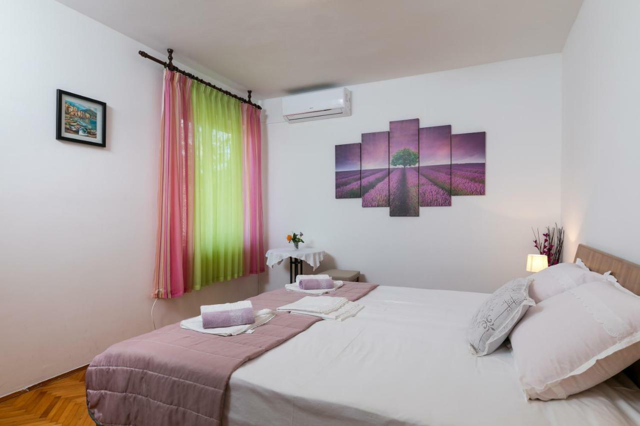 Mini Apartment Petra - Rooms Purple & Green With Kitchen And Garden ดูบรอฟนิก ภายนอก รูปภาพ