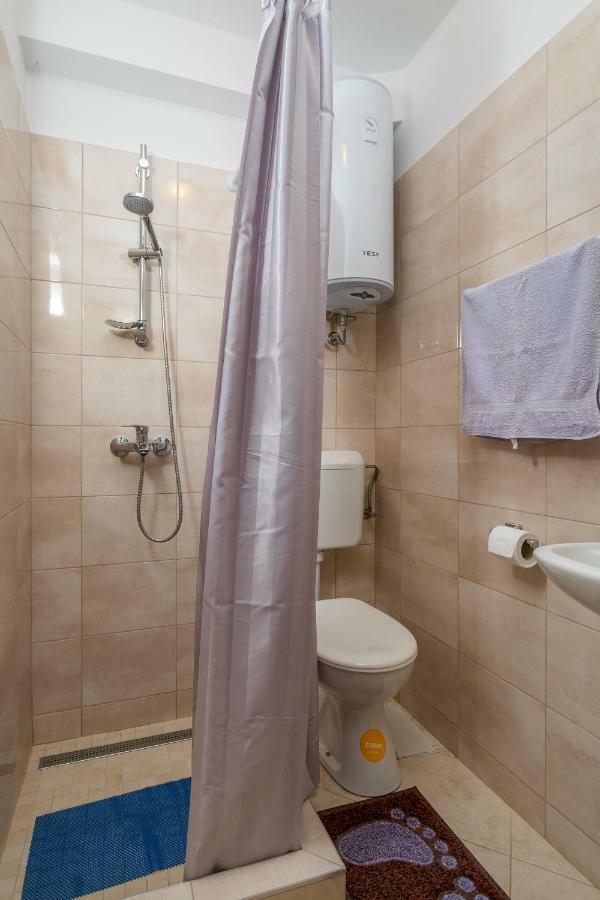 Mini Apartment Petra - Rooms Purple & Green With Kitchen And Garden ดูบรอฟนิก ภายนอก รูปภาพ