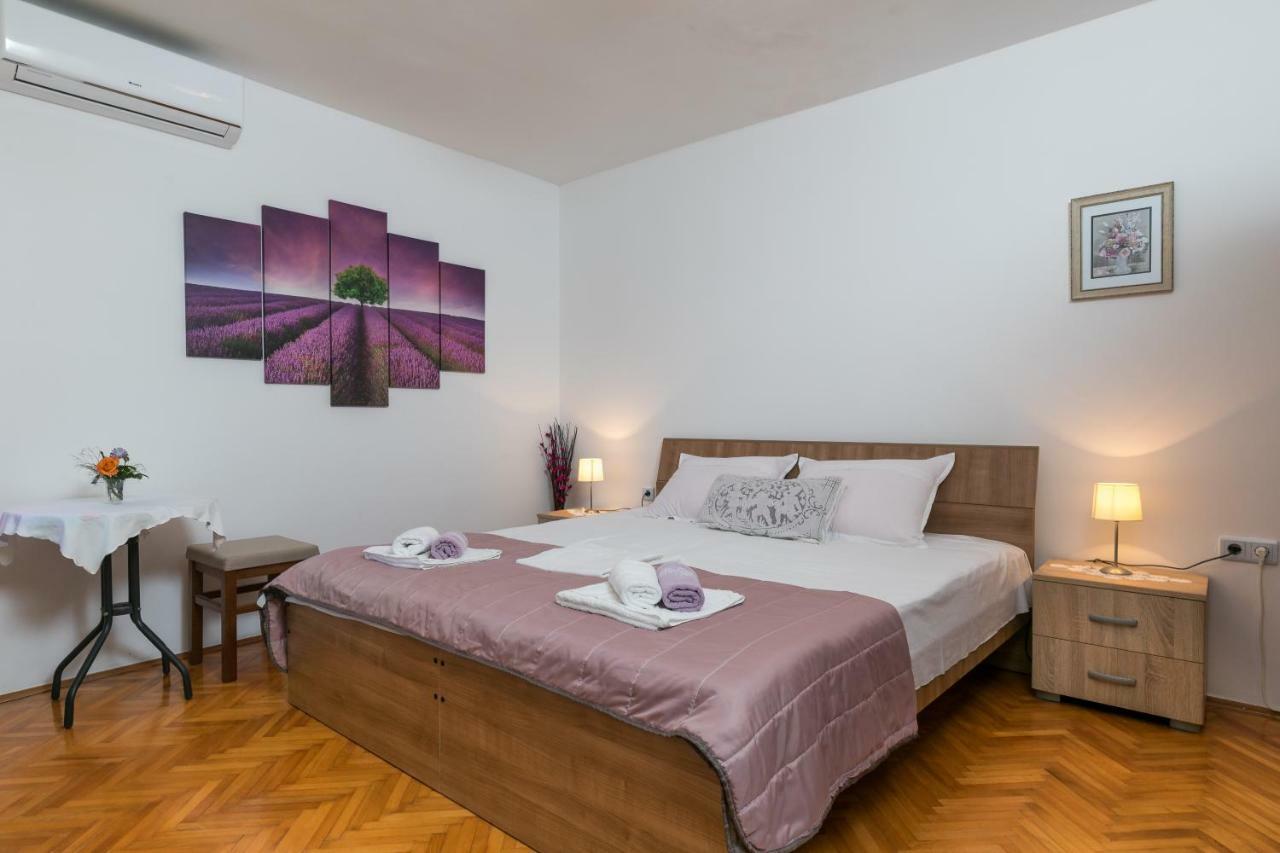 Mini Apartment Petra - Rooms Purple & Green With Kitchen And Garden ดูบรอฟนิก ภายนอก รูปภาพ